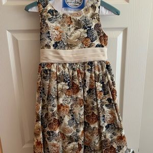 Kid’s formal dress. Size 7. Worn once.